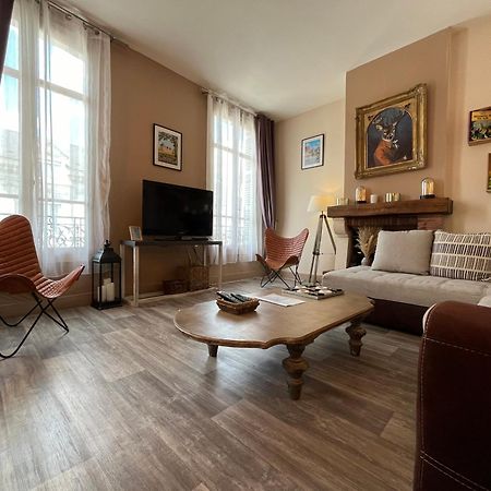 Cote Chateau - Grand Appartement Au Coeur De בלואה מראה חיצוני תמונה