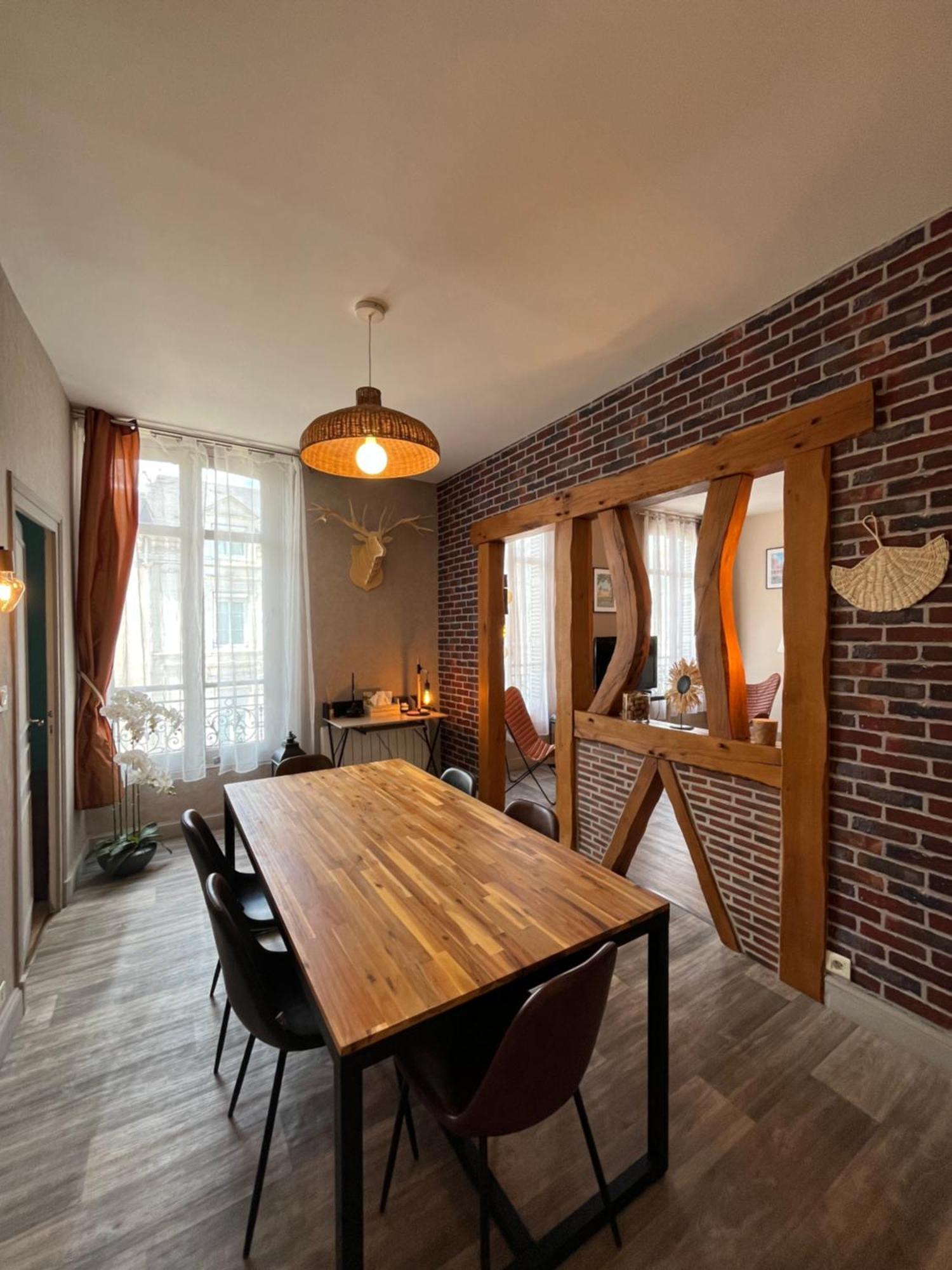 Cote Chateau - Grand Appartement Au Coeur De בלואה מראה חיצוני תמונה