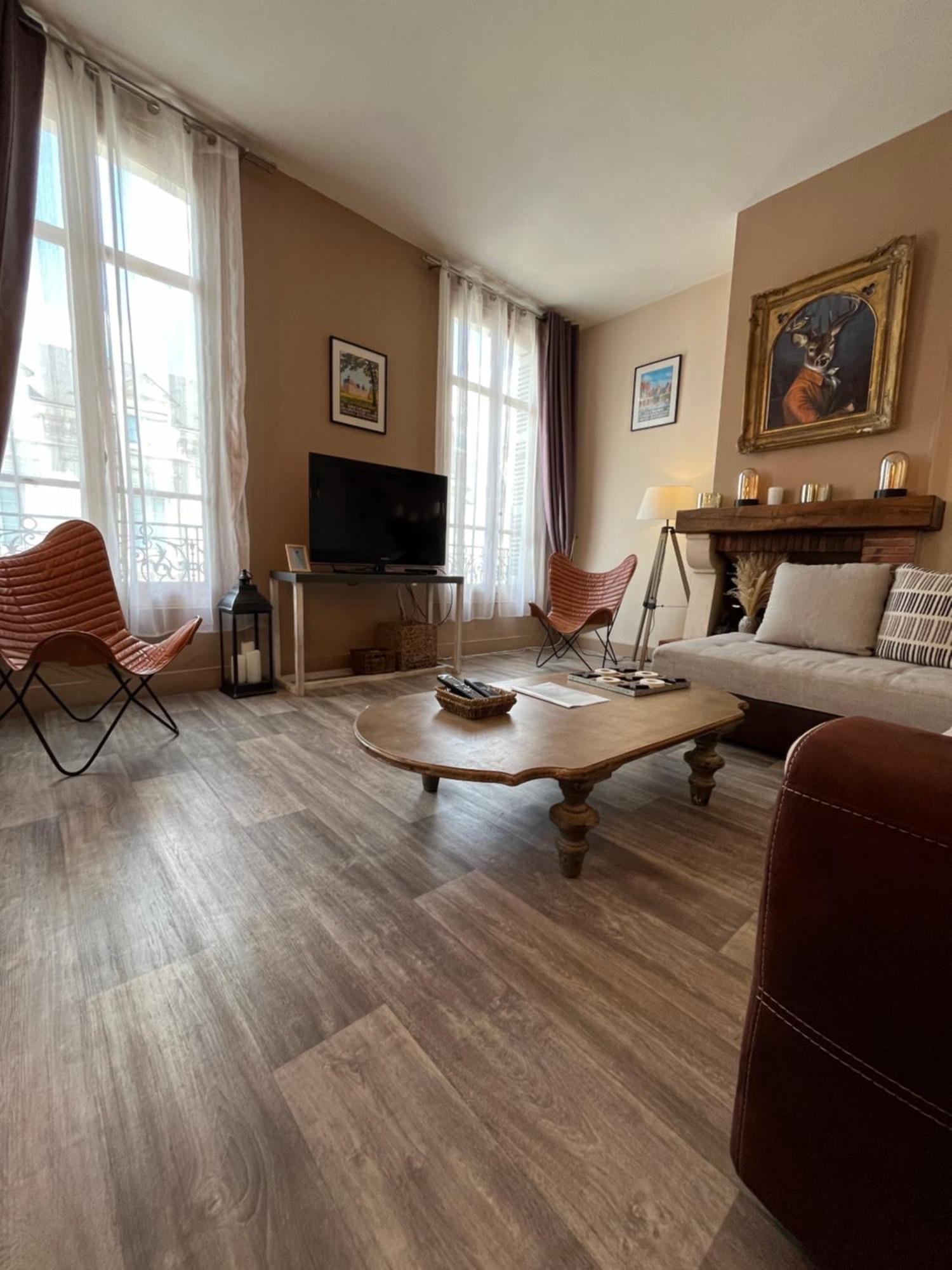 Cote Chateau - Grand Appartement Au Coeur De בלואה מראה חיצוני תמונה